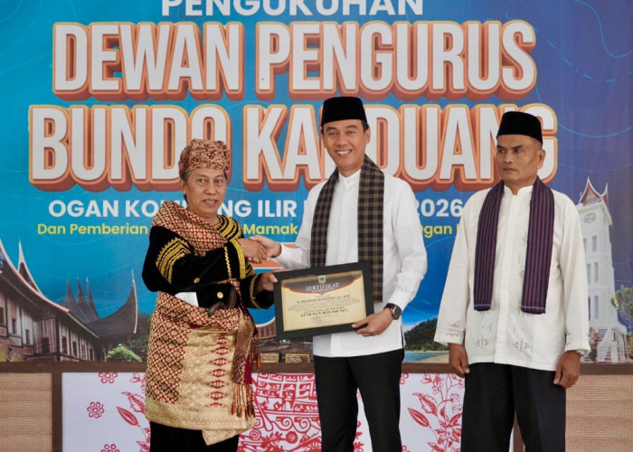 H Muchendi Sandang Gelar Kehormatan Adat Minang “Sutan Rajo Mudo Nan Sati
