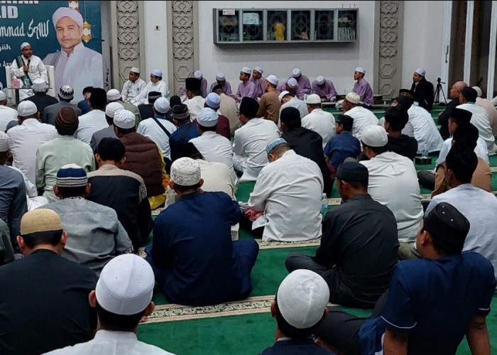 SEMARAK, Jemaah Masjid Citra Grand City Peringati Maulid Nabi Muhammad SAW Bersama Habib Alwi Bin Isa Assegaf