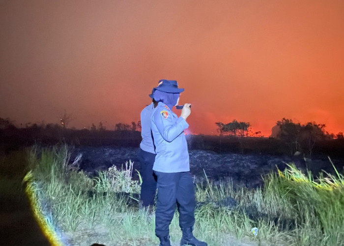 Titik Api Sulit Dijangkau, Polri Gunakan Drone untuk Padamkan Karhutla Ogan Ilir