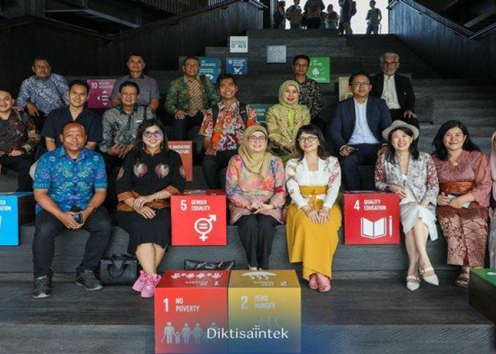 Rektor Universitas Bina Darma Hadiri Pertemuan Bersejarah Kemdiktisaintek di Kampus Tsinghua Southeast Asia