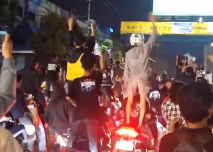 Konvoi Puluhan Motor Kelompok Ramaja Bikin Macet Jalan Sudirman Palembang, Warganet Ikut Resah 