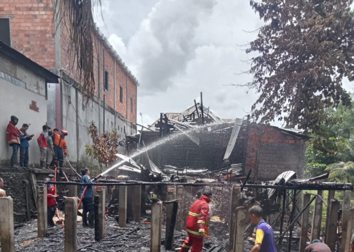 Kebakaran Rumah di Desa Meranjat 3 Ogan Ilir, Tiga Kepala Keluarga Kini Kehilangan Tempat Tinggal