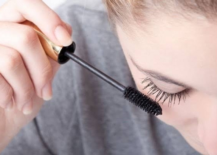 Ingin Bulu Mata Nampak Lentik Sepanjang Hari Tanpa Eyelash Extension? Coba Tips Make Up Ini
