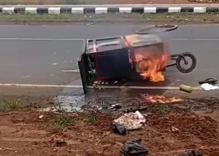 Pedagang Siomay Ditabrak Motor yang Dikemudikan Pelajar, Gerobak Terbakar hingga Operasi Tulang yang Patah