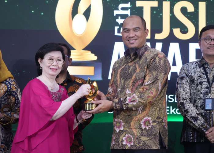 PT Bukit Asam Tbk Raih Penghargaan Gold Pilar Sosial dan Lingkungan di TJSL dan CSR Award 2025