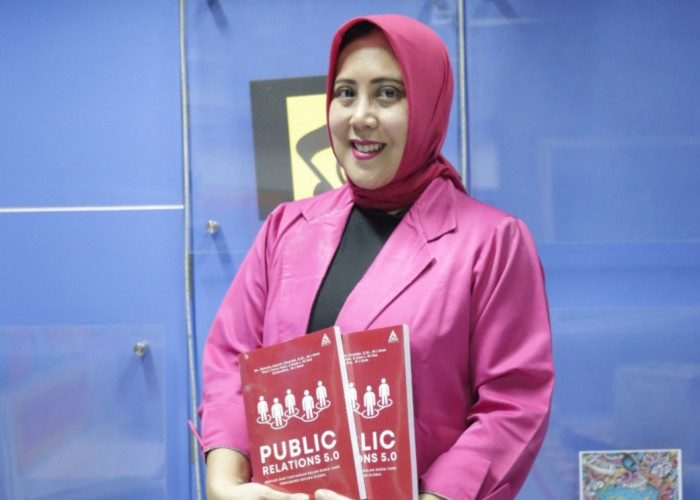 Transformasi Komunikasi: Dosen UBD Terbitkan Buku Mengenai Public Relations 5.0