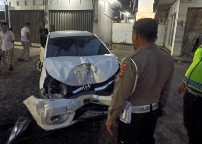  Hilang Kendali Honda Brio Hantam Salon di Jalan Dr M Isa Palembang, Pengendara Tewas di Tempat