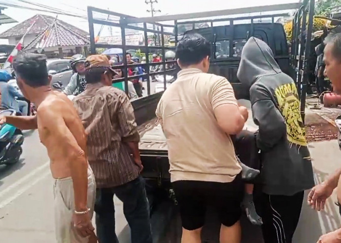 Pengendara Kawasaki Ninja di Palembang Terlibat Lakalantas Usai Tak Sempat Hindari Mobil Tertabrak Motor 