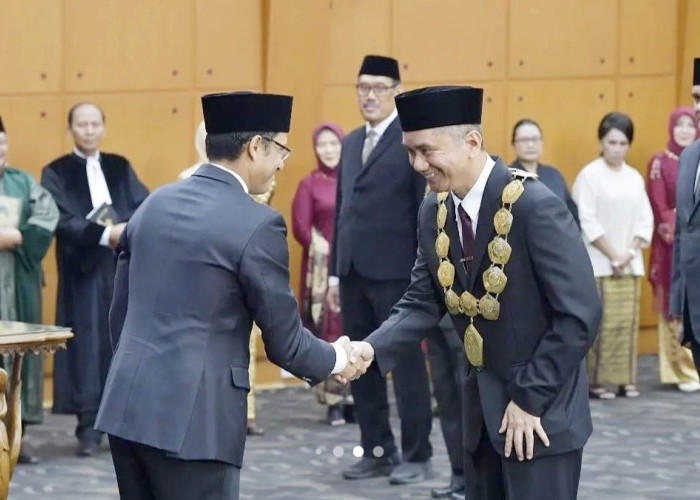 Nadiem Makarim Lantik Taufiq Marwa Jadi Rektor Universitas Sriwijaya Periode 2023-2027