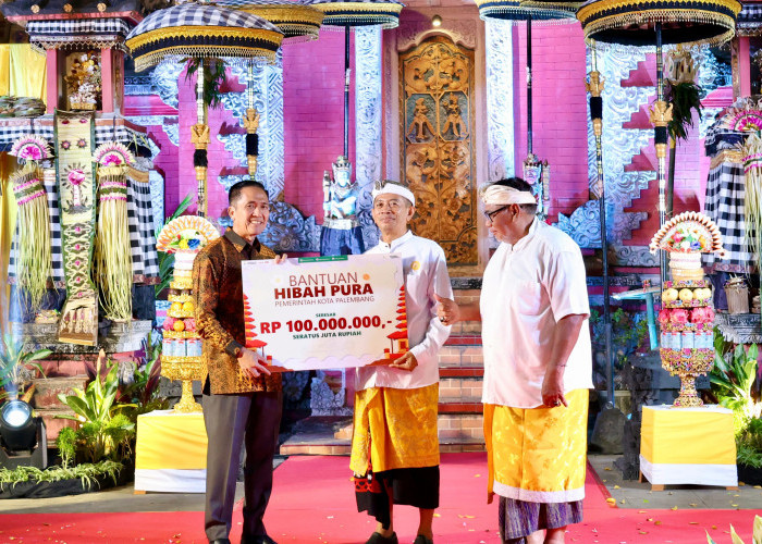 Ratu Dewa Salurkan Bantuan Pure, Rayakan Nyepi 2026 di Palembang