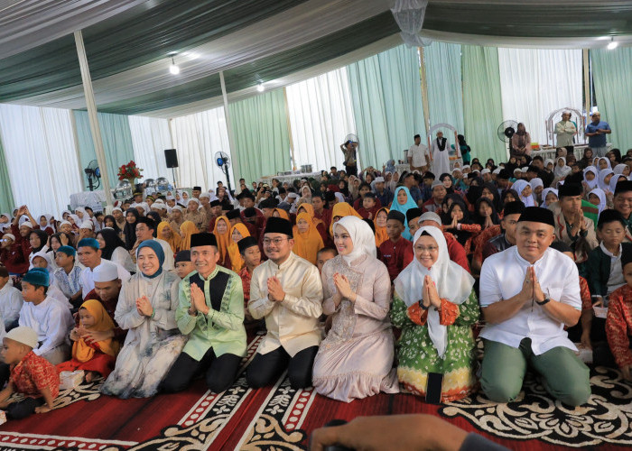 Tasyakuran 1 Tahun, Ratu Dewa dan Prima Salam Buka Puasa Bersama  500 Anak yatim