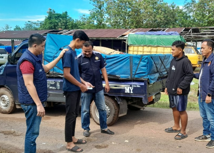 2 Orang Pria Diamankan Personel Polsek Muara Kuang Ogan Ilir, Diduga Lakukan Pungli di Pasar Tradisional
