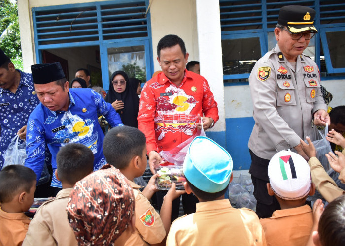 Siswa Sambut Gembira Makan Bergizi Gratis di SDN Sunggutan Air Besar Pangkalan Lampam OKI