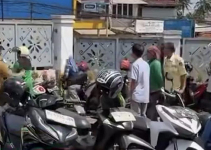 Viral, Sedang Bayar Pajak Motor Emak-emak Malah Kehilangan Motor di Parkiran Samsat, Simak Respon Netizen! 