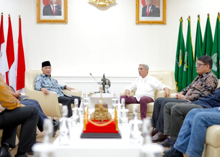 Misi Makmurkan Masjid Raya Abdul Kadim, Pihak Yayasan Temui Pj Bupati Apriyadi