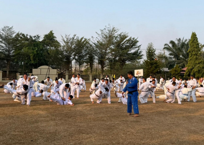 Puluhan Personel Polres OKI Diuji Kemampuan Bela Diri Syarat Naik Pangkat
