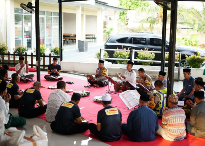 Kapolres OKI Pimpin Khataman Al Quran Ramadhan di Masjid Al Faruq, Perkuat Iman Personel