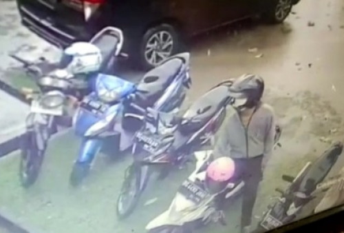 Aksi Dua Pencuri Sepeda Motor di Halaman Kantor Camat Indralaya Hanya Butuh Waktu 10 Detik