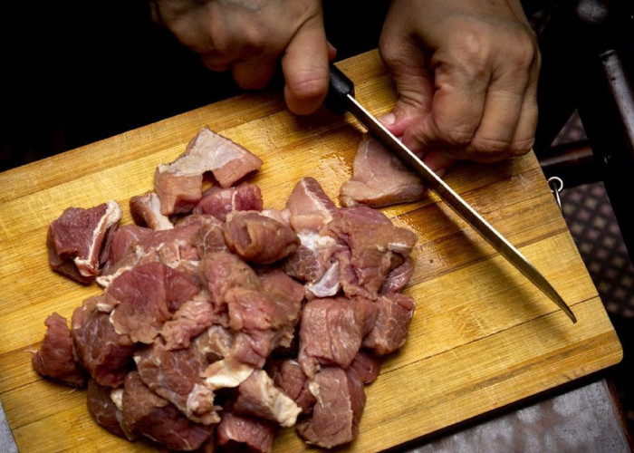Daging Sapi Alot? Ini Rahasia Mengempukkan Daging Kurban dengan Cara Sederhana di Rumah