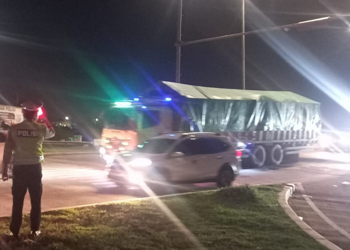 Jumlah Kendaraan yang Masuk ke Tol Kramasan Meningkat pada Libur Nataru, Personel Polres Ogan Ilir Standby