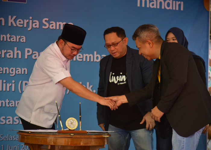 Wawako Palembang Apresiasi Kinerja Dirut Perumda Pasar Saat Lounching Kartu Identitas Pedagang