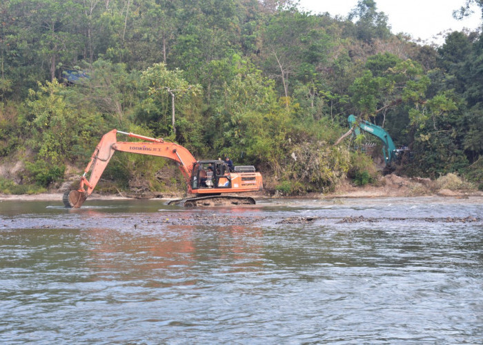 Satgas Polda Sumsel Temukan 3 Alat Berat Milik Bos Tambang Ilegal Muara Enim yang Disembunyikan Dalam Hutan