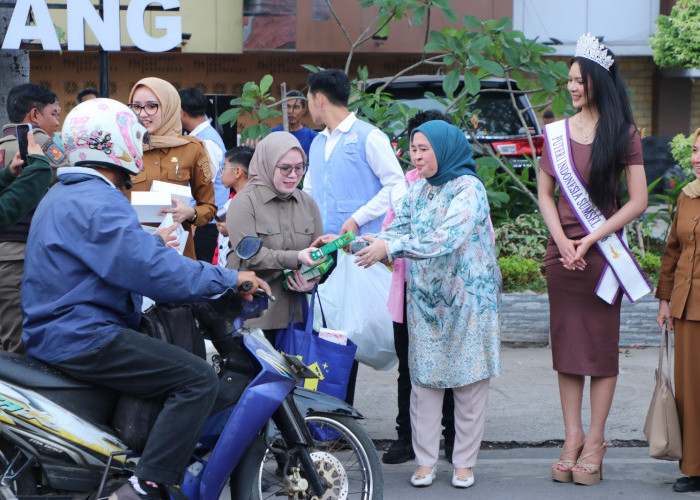 TP PKK Palembang dan RA Group Wujudkan Kepedulian Sosial Ramadan  Lewat Takjil Gratis