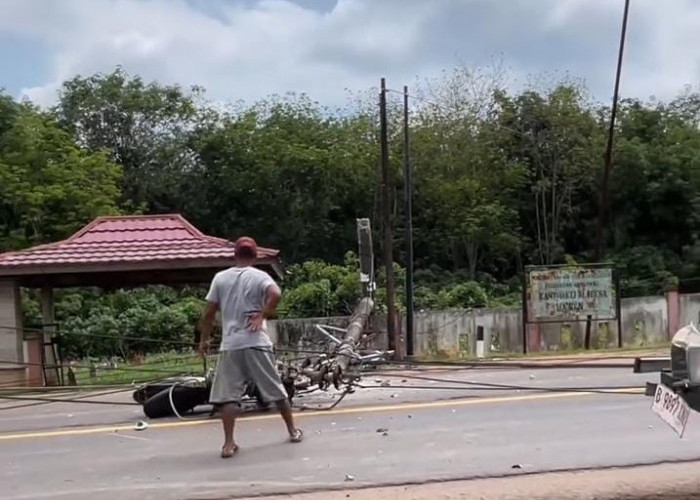 Alat Berat Nyangkut di Kabel, Tiang Listrik PLN Roboh, Aliran Listrik Sembawa hingga Banyuasin III Padam