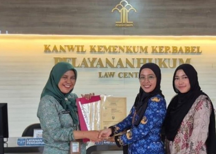 Perkuat Legalitas Usaha, Kemenkum Babel Serahkan 4 Sertifikat Merek ke Pelaku Inovasi Daerah