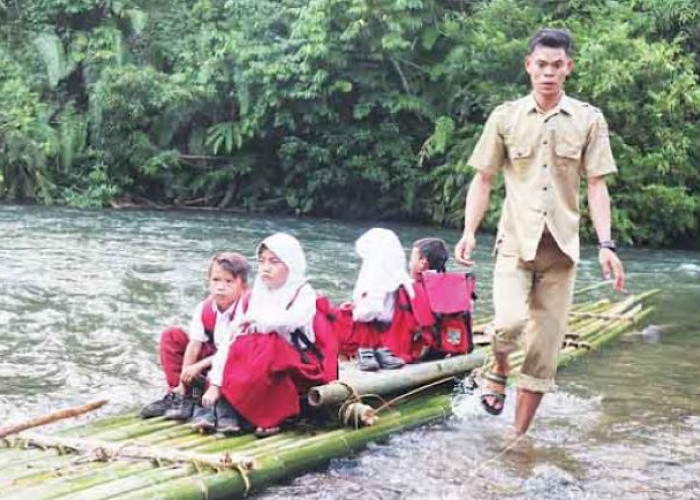 Siswa dan Guru Garis Depan Butuh Perhatian Serius Pemda, Mereka Bertaruh Nyawa di Pelosok Rawas Ulu Muratara  