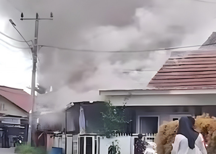 Diduga Korsleting Listrik, Rumah Kosong di Jalan BTN Mandala Tanjung Enim Hangus Terbakar 