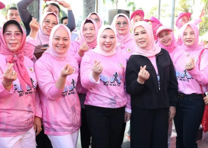 MERIAH, Ribuan Peserta Jalan Santai Sehat Bersama Bidan Indonesia Sumsel