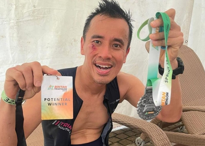 Ratusan Atlet dari 35 Negara Bersaing di Bintan Triathlon 2024, Ketua Alti Sumsel Naik Podium Meski Cedera