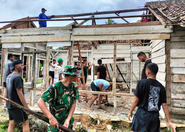 Rumah Bangunan Papan Milik Lansia di Desa Pematang Sukatani OKI Dibangun TNI 
