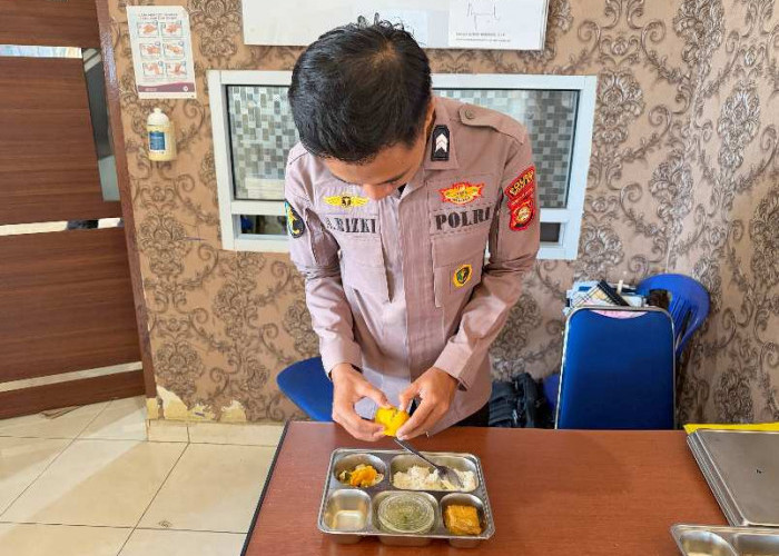 Pastikan Keamanan Pangan MBG Layak di Konsumsi Siswa, Dokkes Polres Ogan Ilir Lakukan Food Security