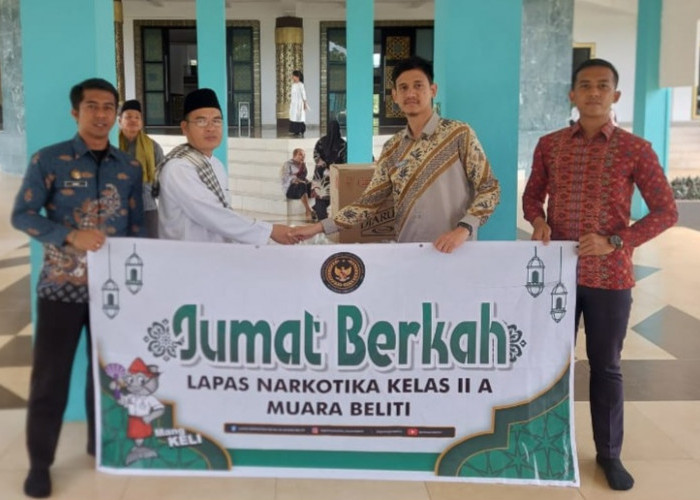 Warga Binaan dan Petugas Lapas Muara Beliti Kompak Berbagi di Jumat Berkah