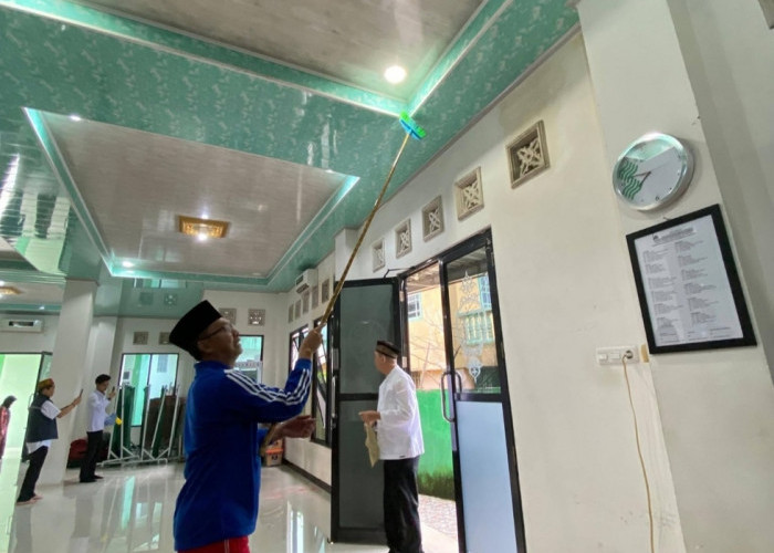 Wujudkan Rumah Ibadah Nyaman dan Ramah Lingkungan, Kemenag Sumsel Gelorakan Gerakan Bersih-Bersih Masjid