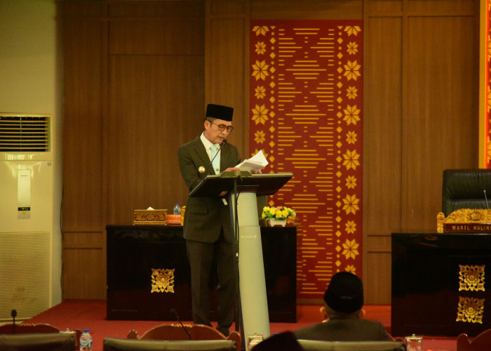 Rapat Paripurna, Wali Kota Palembang Sampaikan Paparan Terkait Raperda RPJMD Tahun 2025-2029