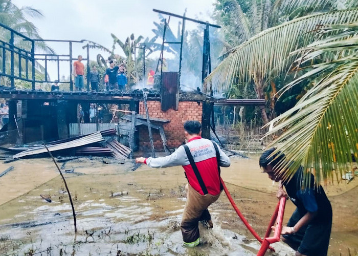 Korsleting Listrik, Rumah Warga Kuripan Ludes Terbakar