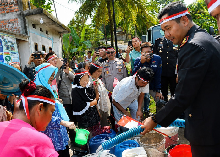 HUT ke-81 RI, Polres Empat Lawang Salurkan Air Bersih dan Sembako untuk Warga di Tengah Kemarau