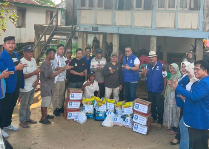 Gerak Cepat DPD PAN Ogan Ilir Serahkan Bantuan untuk Korban Kebakaran yang Hanguskan 6 Rumah di Pemulutan