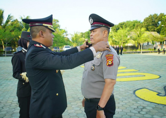 Polres OKI Upacara Penghormatan, Aiptu Hipni Raih Kenaikan Pangkat Pengabdian menjadi IPDA