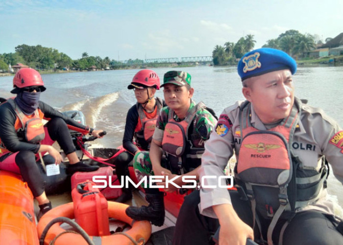 Tak Kenal Lelah, Basarnas Cari Balita Tenggelam di Sungai Komering Kayuagung