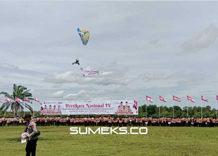 Paramotor Atraksi usai Pembukaan Pertikaranas IV Palembang