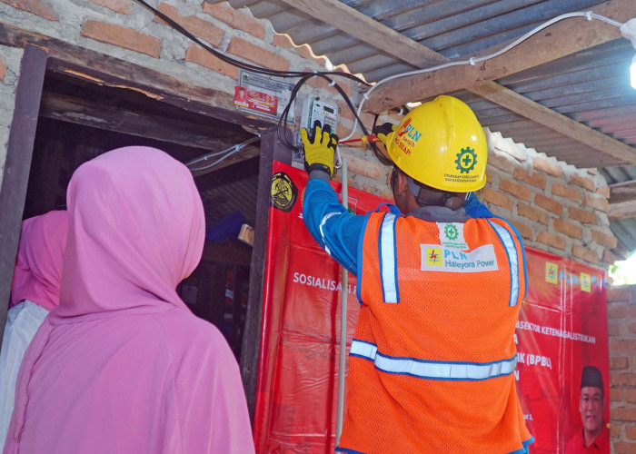 PLN UID S2JB Wujudkan Keadilan Energi, Serahkan Bantuan Pasang Baru Listrik untuk Masyarakat Lubuk Linggau