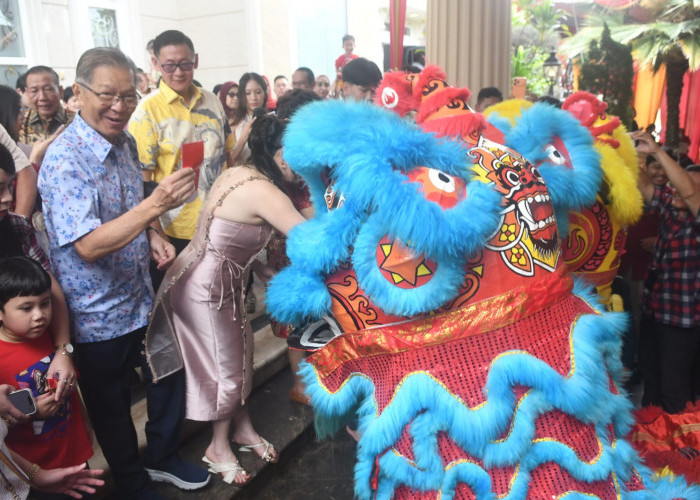 Barongsai Warnai Open House Zewwy Salim dan Tjik Harun, Saat Perayaan Imlek 2577