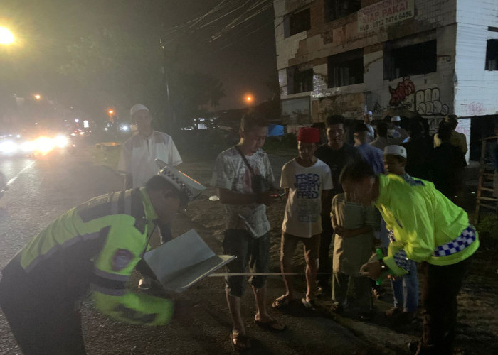 Dua Remaja Tergeletak di Jalan Usai Bersenggolan dengan Mobil, Korban Tabrak Lari 