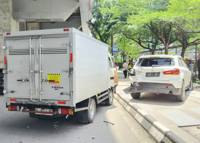 Tabrakan Beruntun Dalam Kota Palembang, 3 Mobil Penyok, Diselesaikan Secara Kekeluargaan 