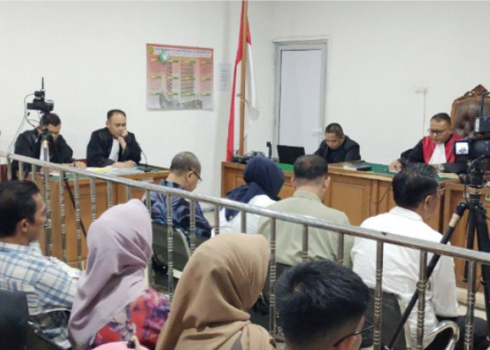 Umi Hartati Menangis di Persidangan, Bantah Terima Uang Suap Proyek Pokir DPRD OKU