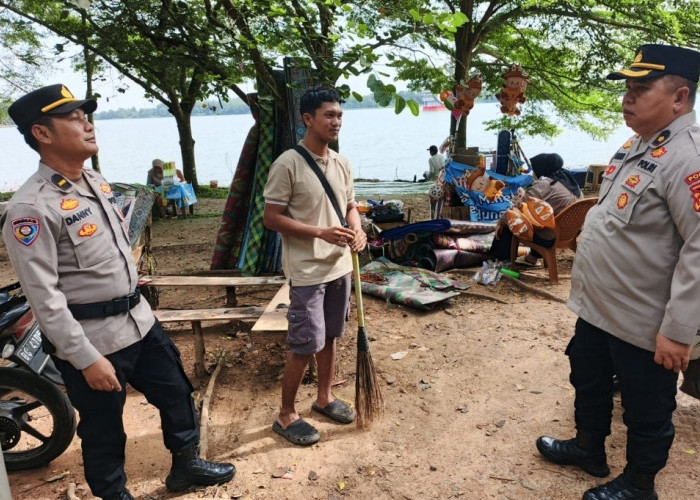 Jaga Kamtibmas Nataru, Subsatgas Binmas Ops Lilin Musi 2025 Sambangi Mall dan Lokasi Wisata di Palembang